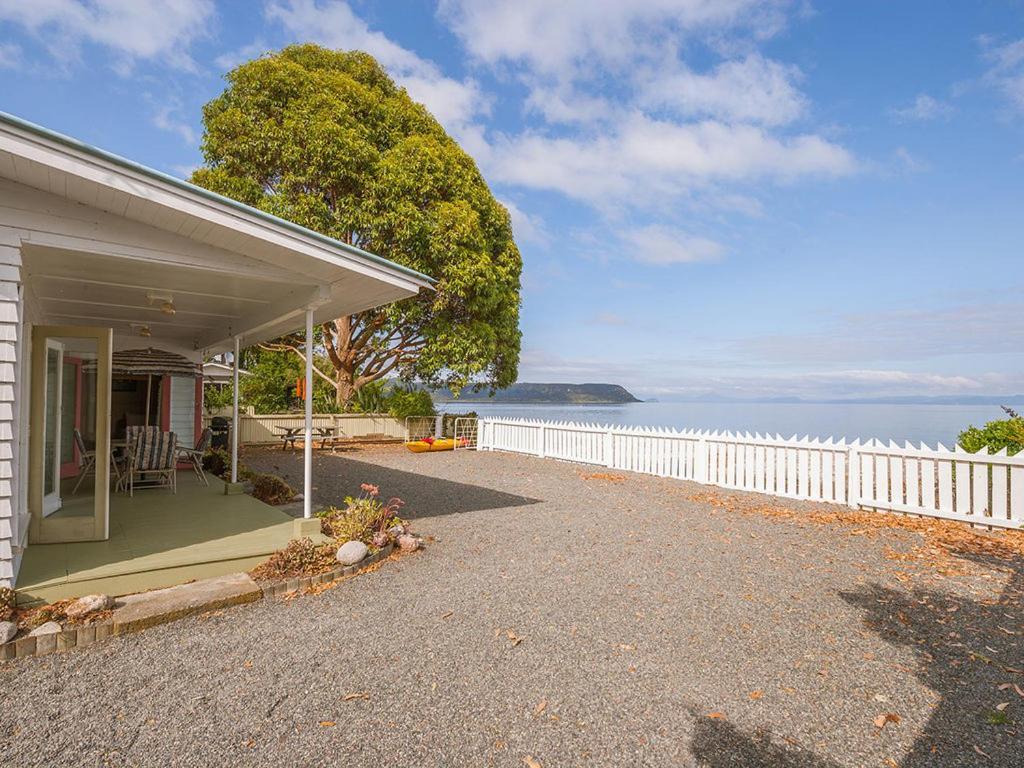 Lake Edge Cottage - Waitahanui Holiday Home 외부 사진