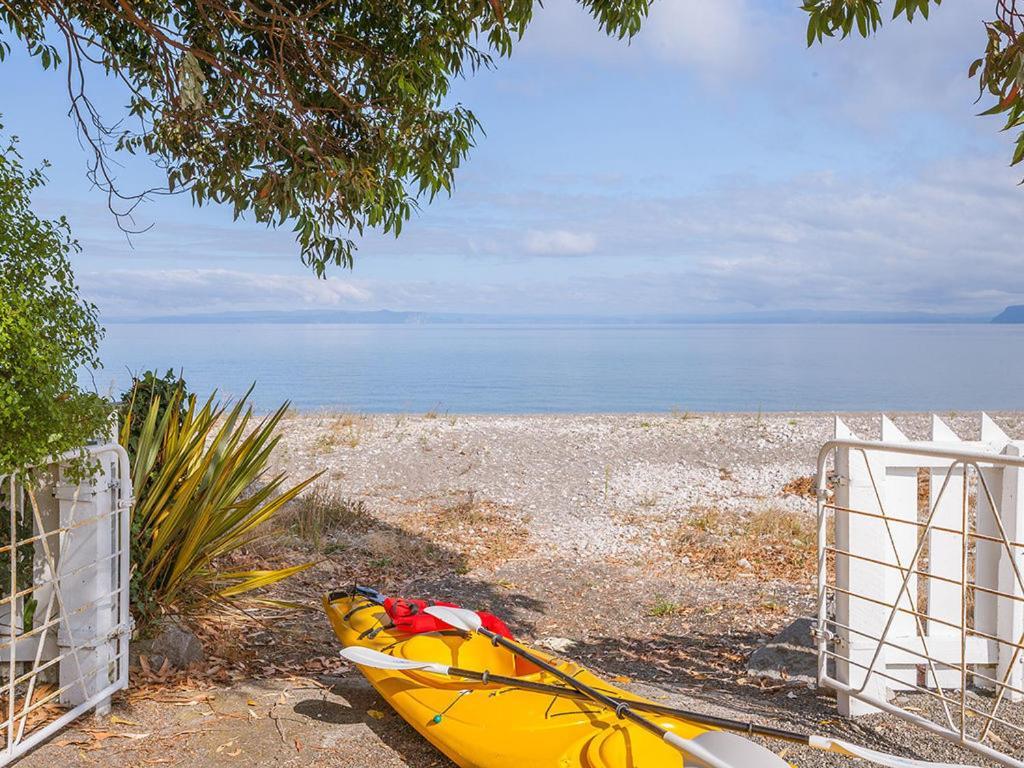 Lake Edge Cottage - Waitahanui Holiday Home 외부 사진