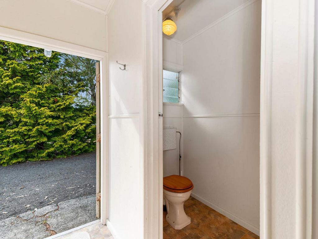 Lake Edge Cottage - Waitahanui Holiday Home 외부 사진