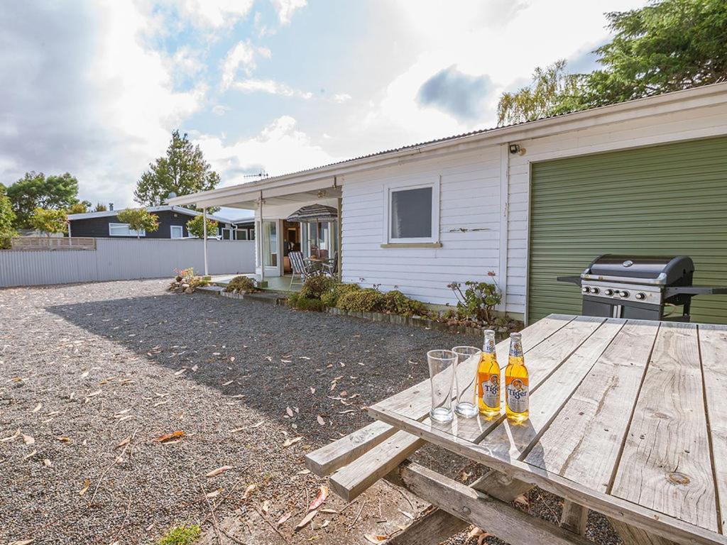 Lake Edge Cottage - Waitahanui Holiday Home 외부 사진