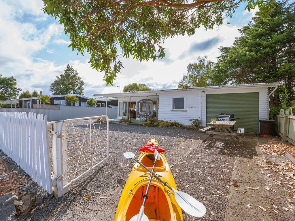 Lake Edge Cottage - Waitahanui Holiday Home 외부 사진