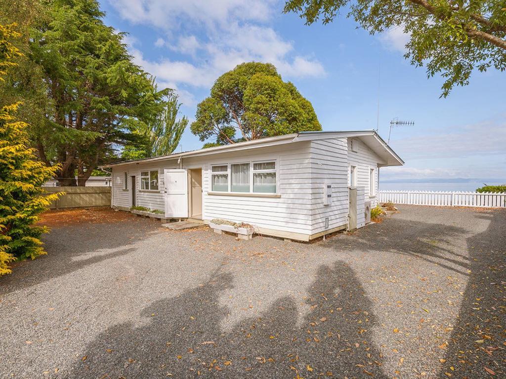 Lake Edge Cottage - Waitahanui Holiday Home 외부 사진