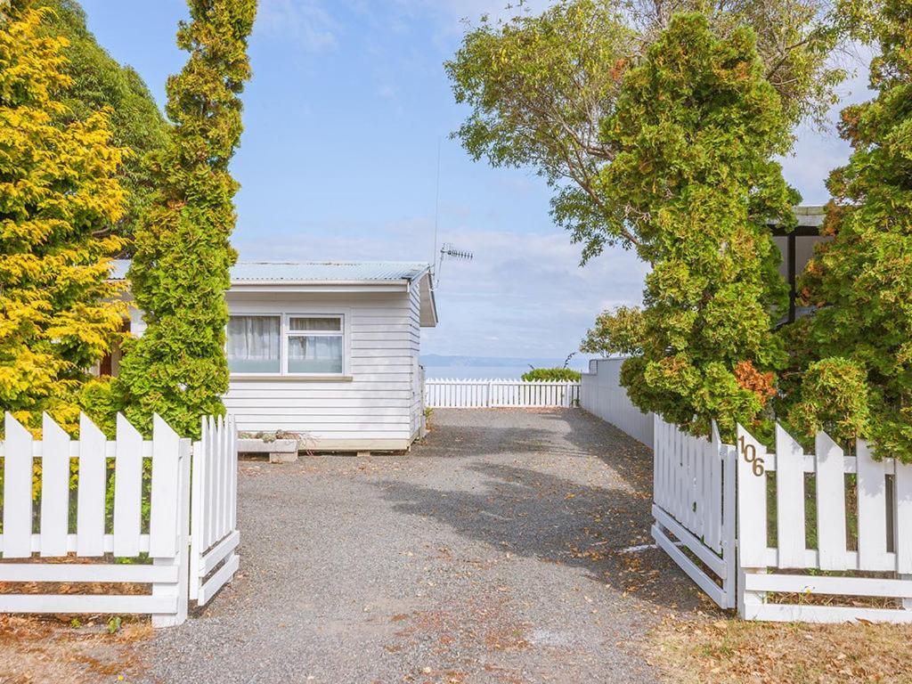 Lake Edge Cottage - Waitahanui Holiday Home 외부 사진